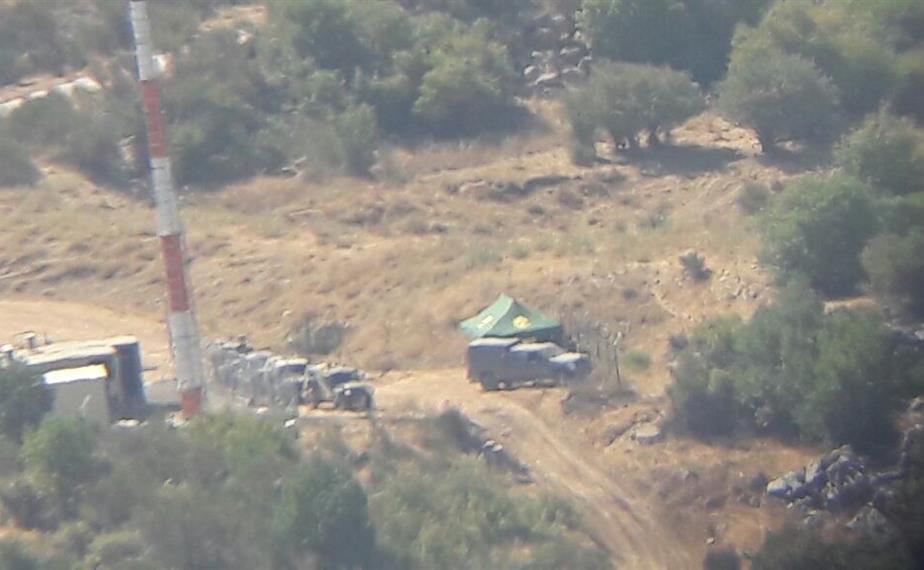   آليات اسرائيلية خلال انتشارها في محور بركة النقار (طارق ابو حمدان)