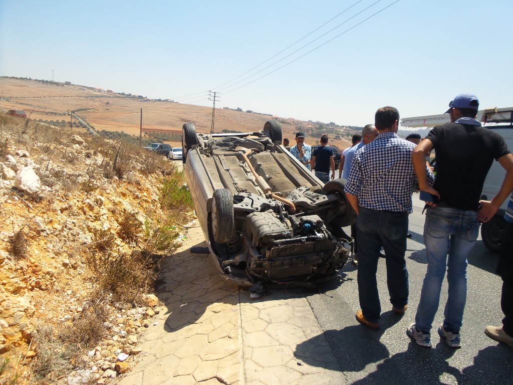 انقلاب السيارة ونجاة السائقة على طريق عام حاصبيا – مرجعيون