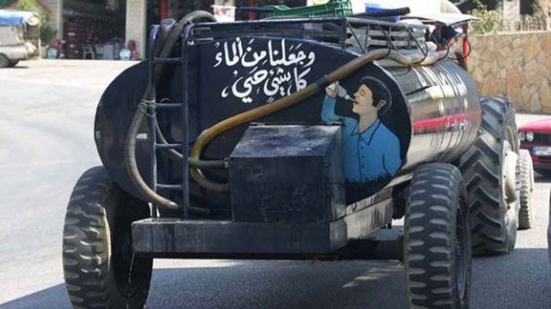 يزداد الطلب على صهاريج المياه في معظم المناطق اللبنانية جراء شحّ المياه فيها