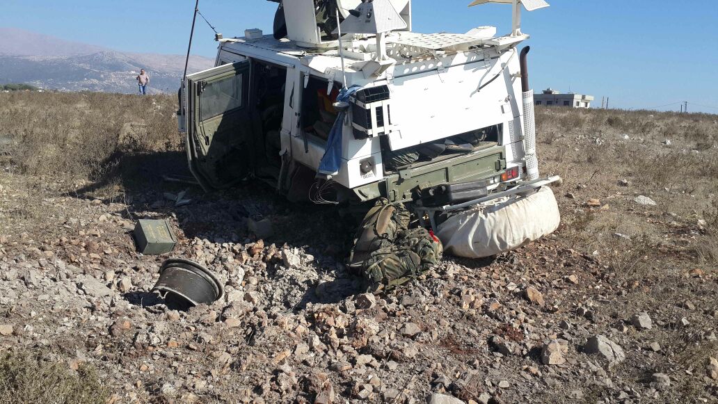 الالية الاسبانية المتضررة جراء انفجار لغم ارضي