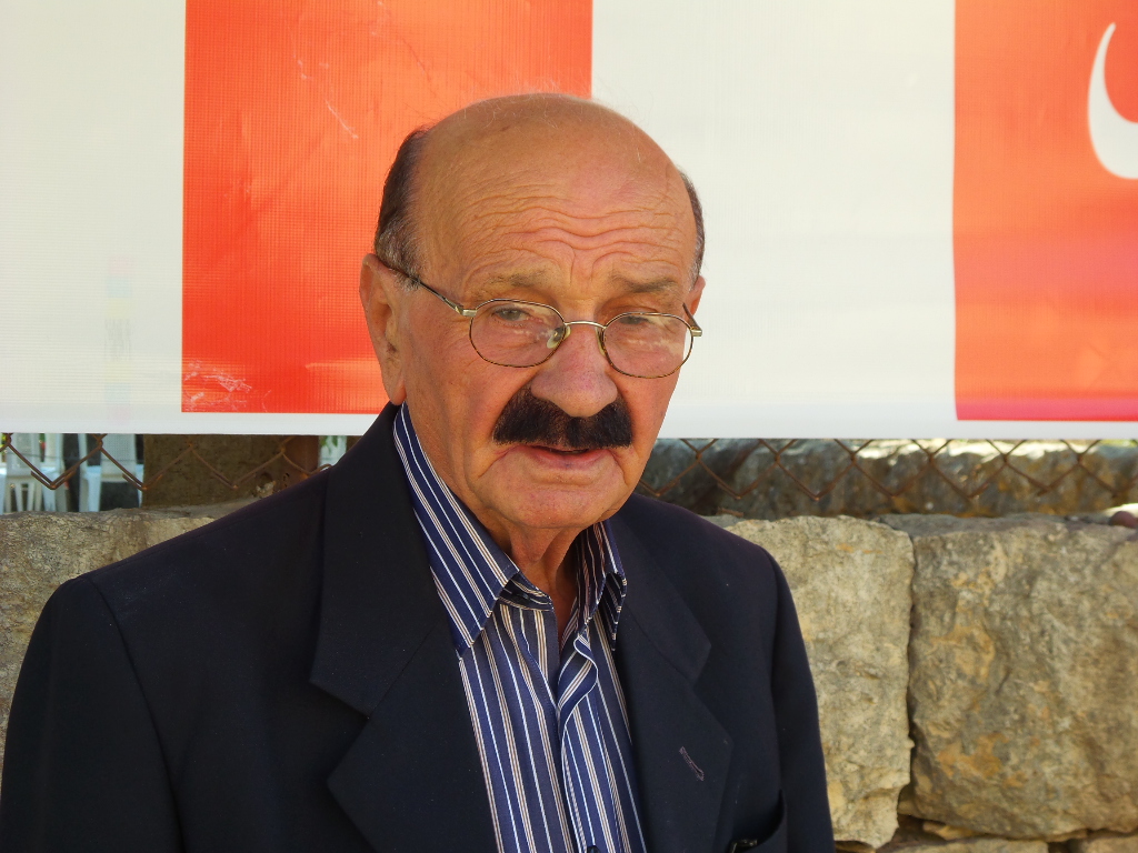  الاستاذ طاهر غبار متحدثا