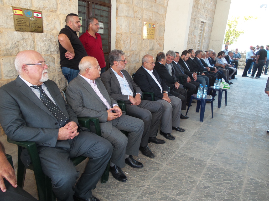 المشاركون في جنازة المناضل 