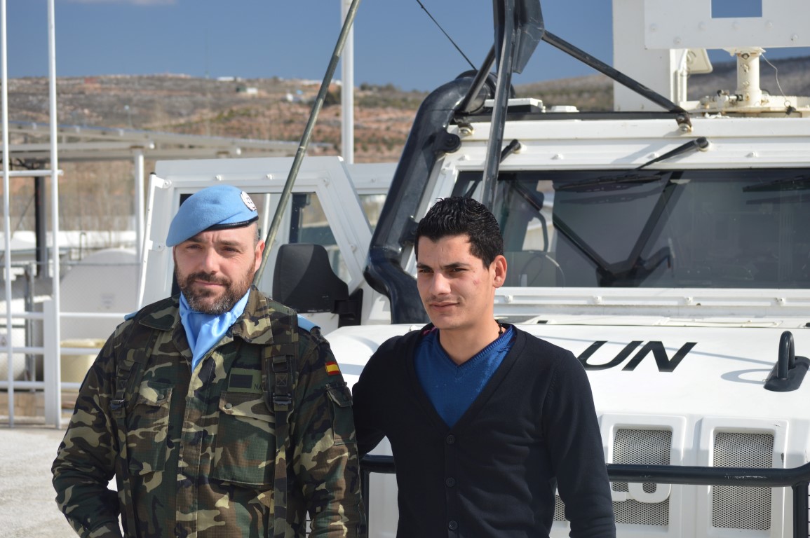 Spanish sargeant with studend during visit