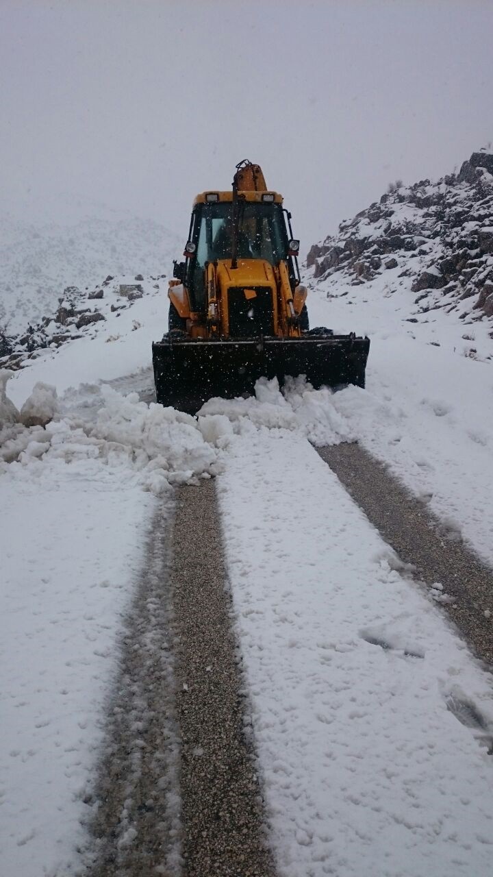 تساقطت الثلوج على بلدة شبعا في قضاء حاصبيا، منذ الصباح الباكر، و بلغت سماكتها في شبعا حوالى 10 سم