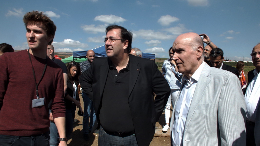 مهنا وسفير فرنسا في جولة على مؤسسة عامل