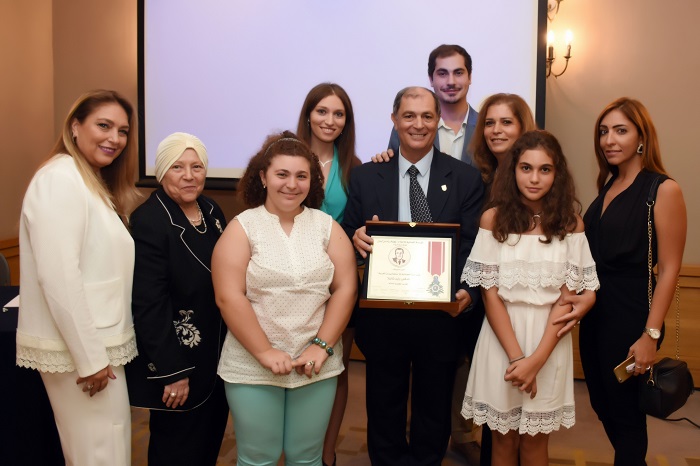 وليد شاتيلا وسط عائلته