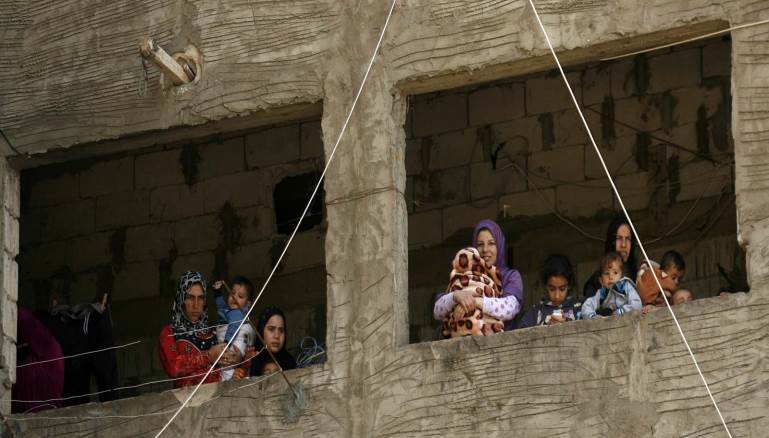 قصة عائلة سورية عالقة في لبنان.. العودة إلى سوريا ليست أمراً سهلاً على السوريين