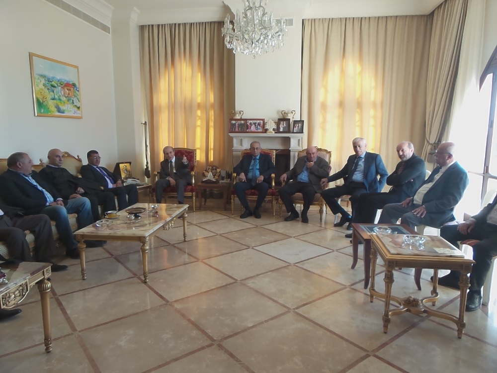 وفد من بلدة ديرميماس، ووفود شعبية من قرى حاصبيا ومرجعيون، في دارة النائب أنور الخليل  في حاصبيا