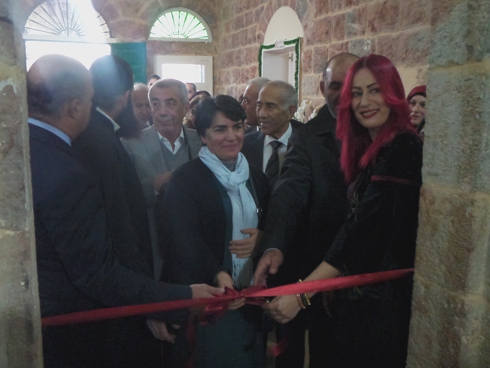 قص شريط افتتاح معرض بيتي بيتك