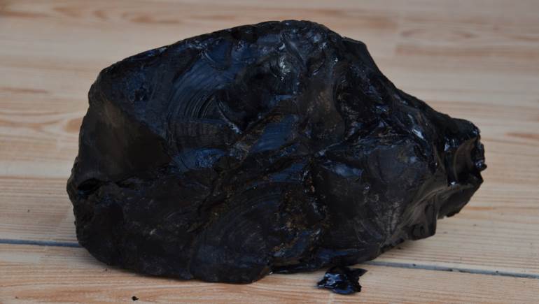 حجر  الحمّر  (زياد الشوفي)