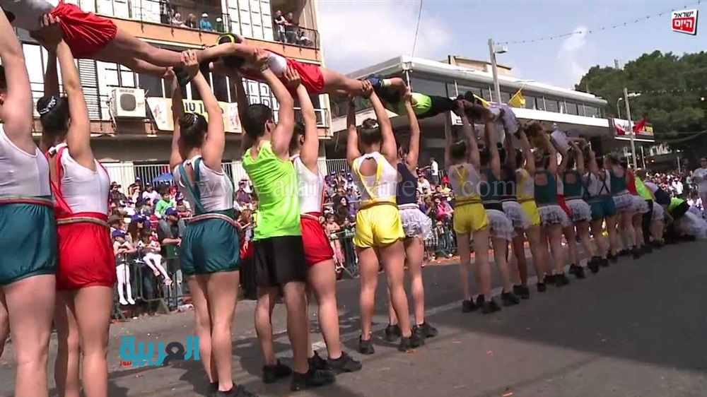  إسرائيليات يحتفلن بعيد المسخرة  في شوارع تل أبيب - See more at: http://www.alarabyanews.com/187673#sthash.GPecNvOw.dpuf