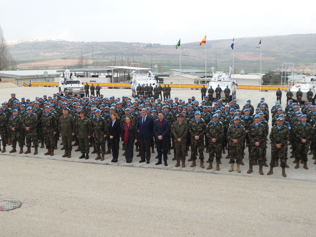 التقاط الصورة التذكارية مع الوزيرة