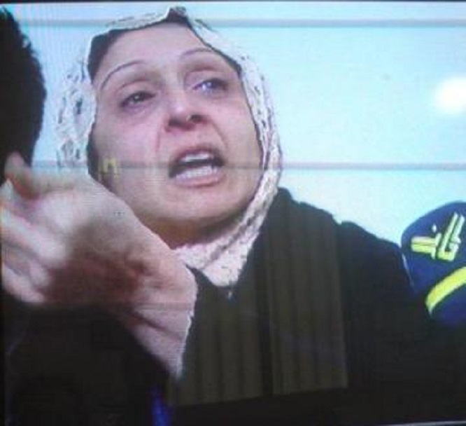 والدة أحمد العجوز.. ما أجمل إبتسامة الأم وما أصعب دمعتها