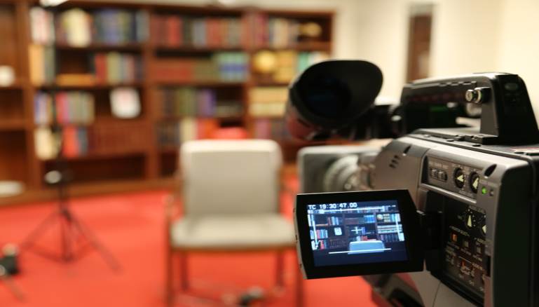 تخلت معظم القنوات في إطار المنافسة على جذب المعلنين عن الإخلاقيات