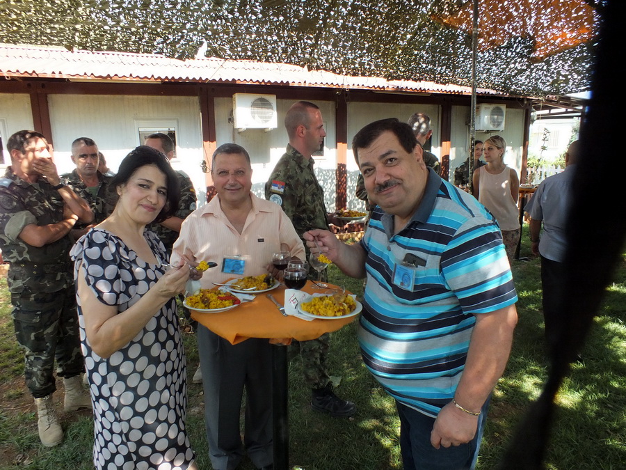 مايا مع شقيقيها الإعلاميين جورج وإدوار العشي