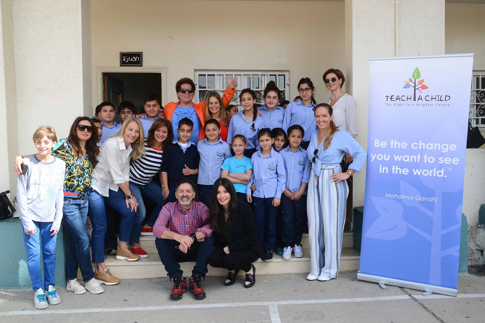 صورة جماعية مع الفنان روميرو بريتو