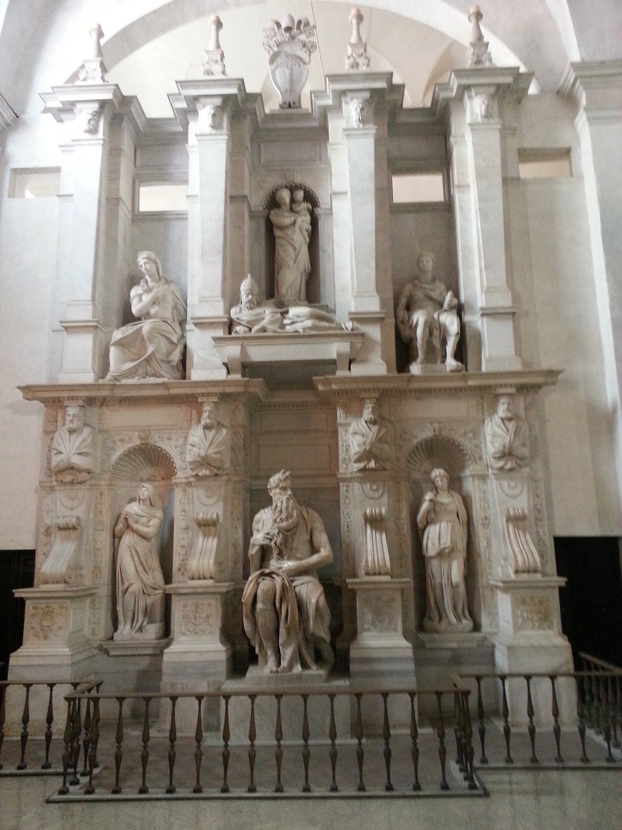 تمثال موسى لمايكل أنجلو_1