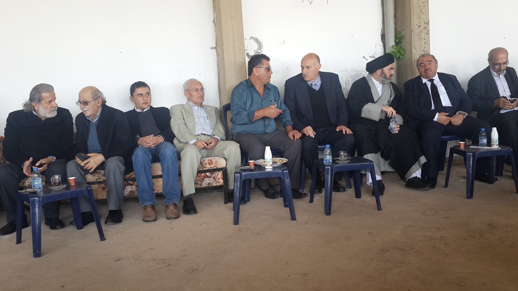 محبّو الفقيد وأفراد من أسرته