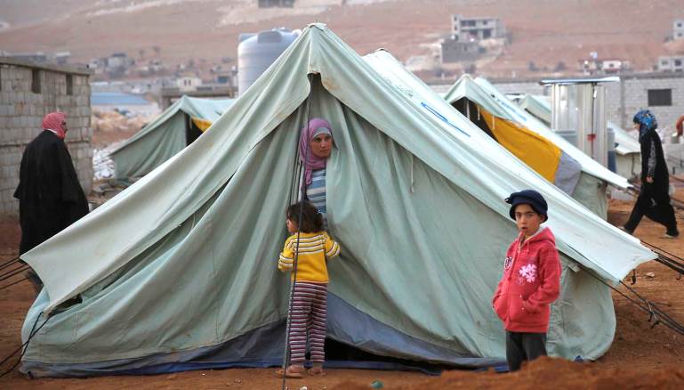 التذلل أو الضغط على المجتمع الدولي للحصول على أموال باسم اللاجئين (علي علوش)