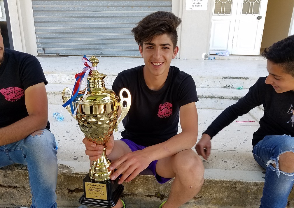 عبّاس خريس الذي جاء الأول في فئة الشباب