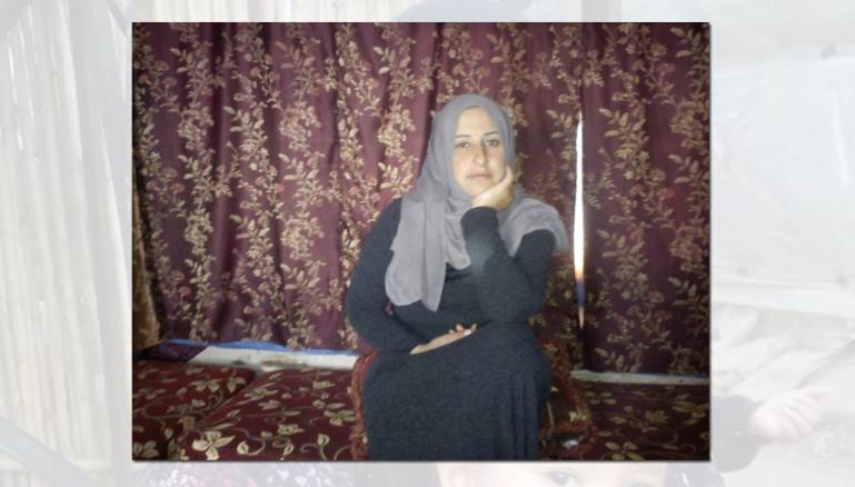 ختام أمٌّ لأربعة أولاد وتربي طفلاً سورياً يتيماً