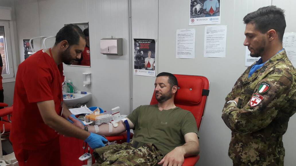 وعنصر من الوحدة الايطالية يتبرع بالدم