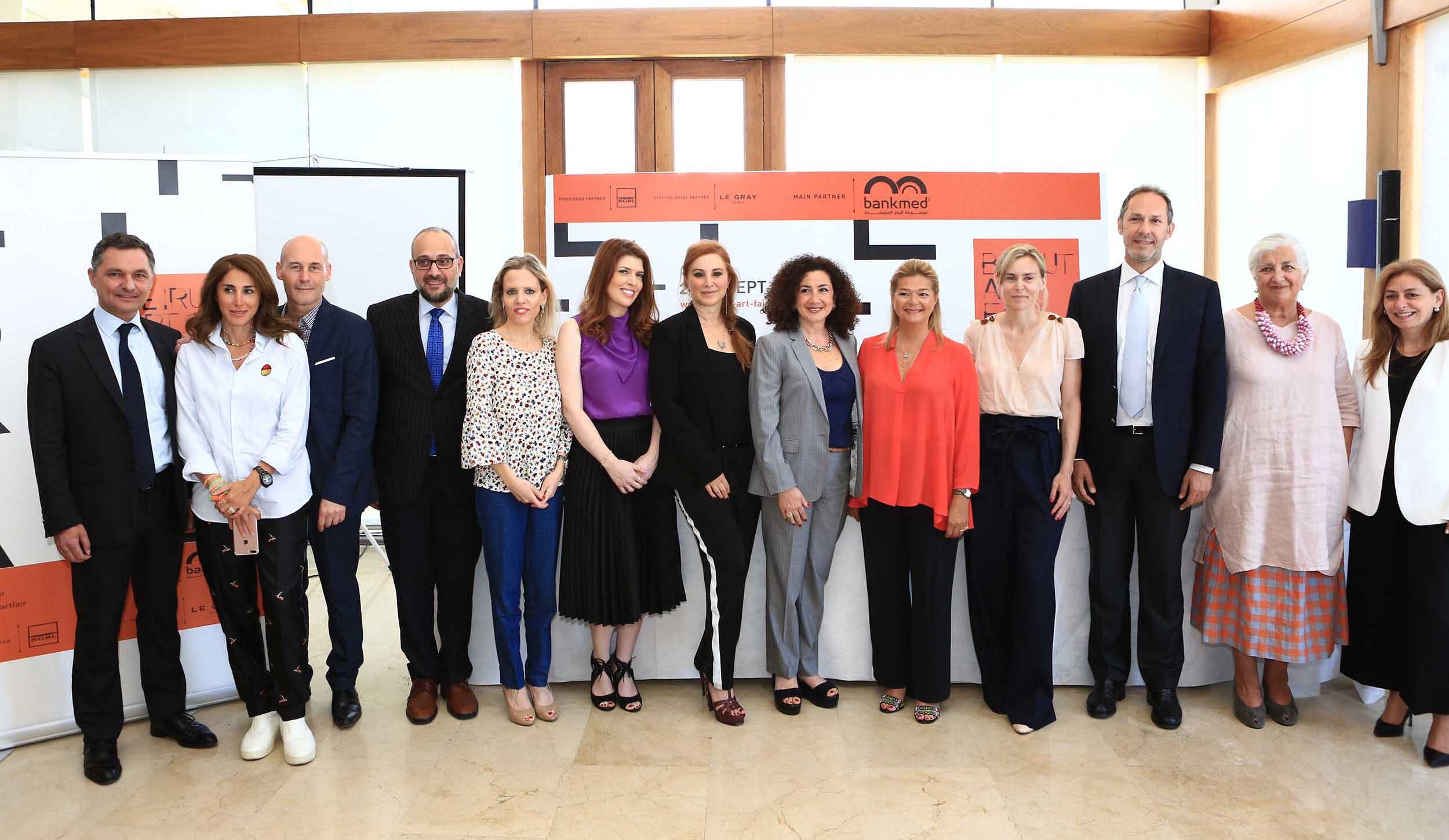 صورة جماعية من المؤتمر الصحفي مع المنظمين والشركاء