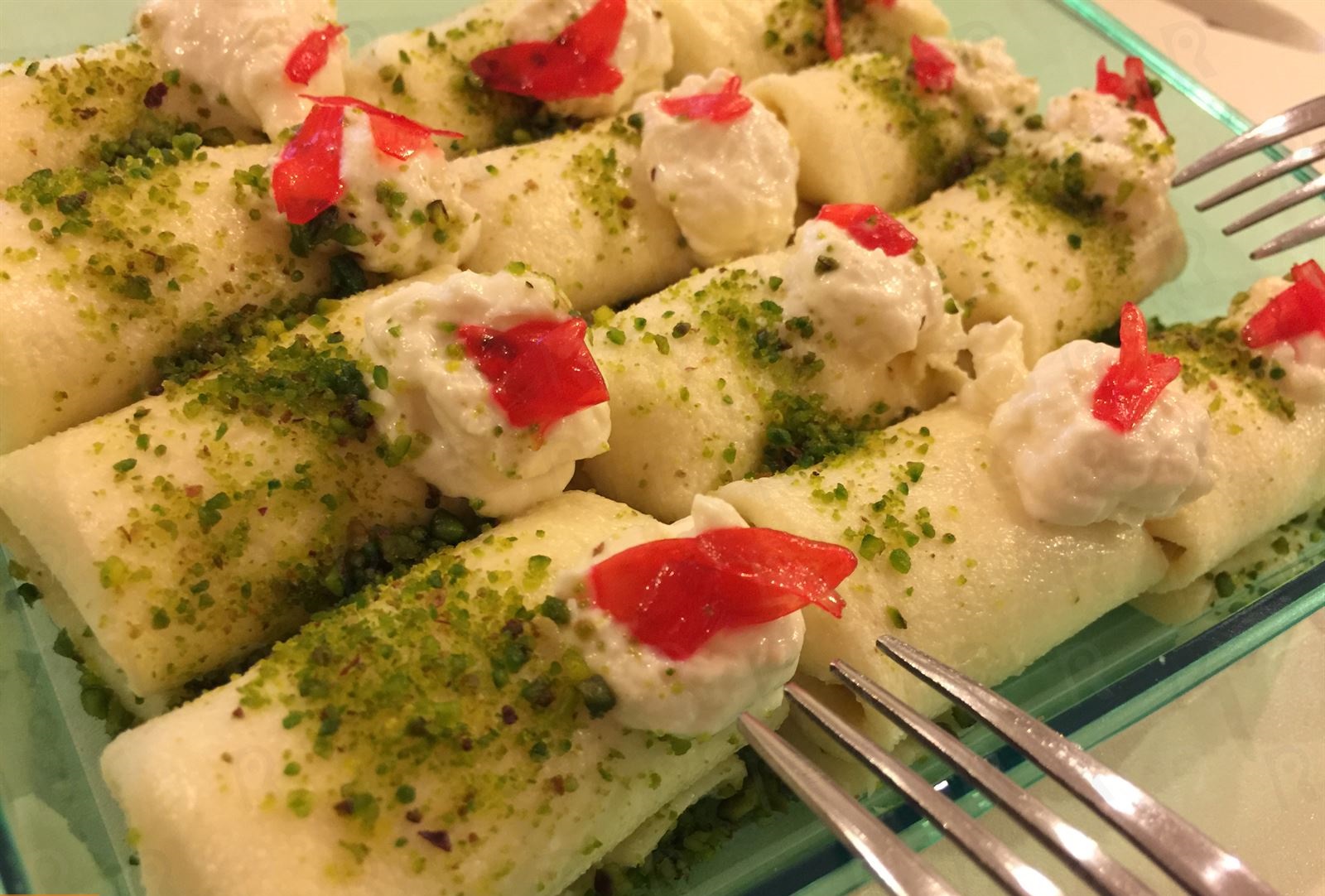 الفقير لا يعرف الحلويات الفاخرة إنما يعرف مرارة الحياة