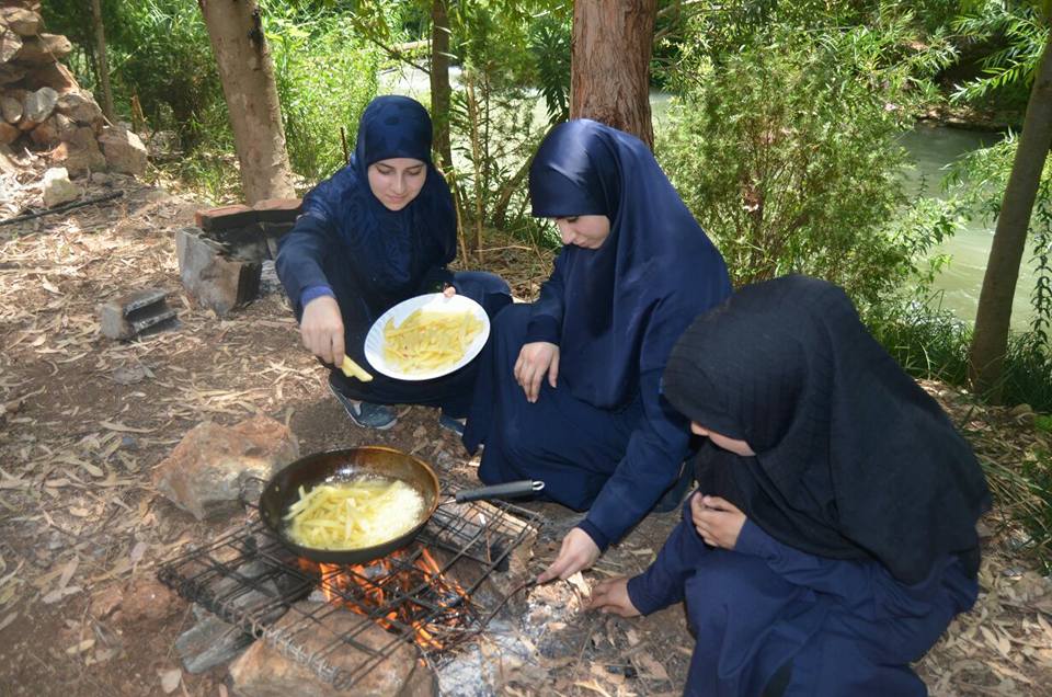 تخييمي على ضفاف نهر شحور لدليلات كشافة الإمام المهدي (عج)