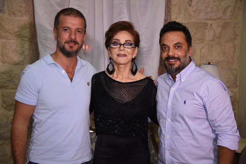 ميادة الحنّاوي تتوسط أصحاب شركة Ambiance شادي عيّاش وعمر عامر