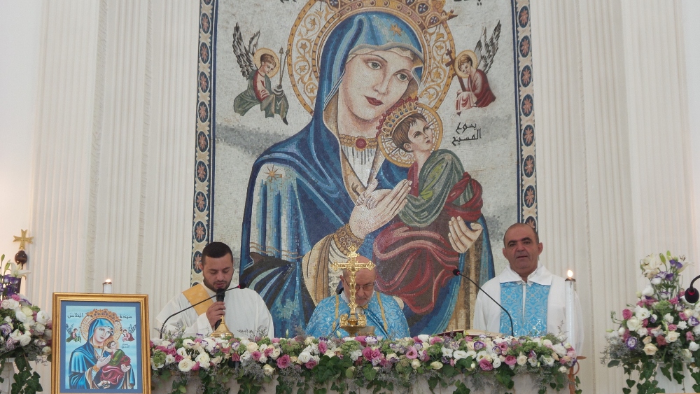 لمطران الحاج يتفل بقداس العيد في كنيسة السيدة