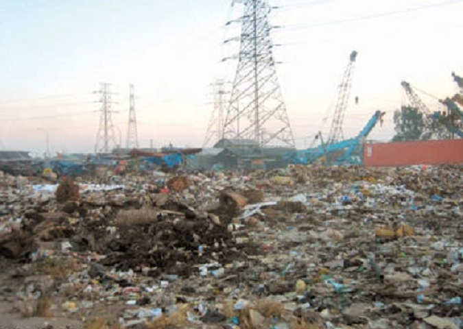 النفايات حلها سهل اذا ما طالبنا  بإنشاء شركة مساهمة يكتتب فيها الشعب ويديرها