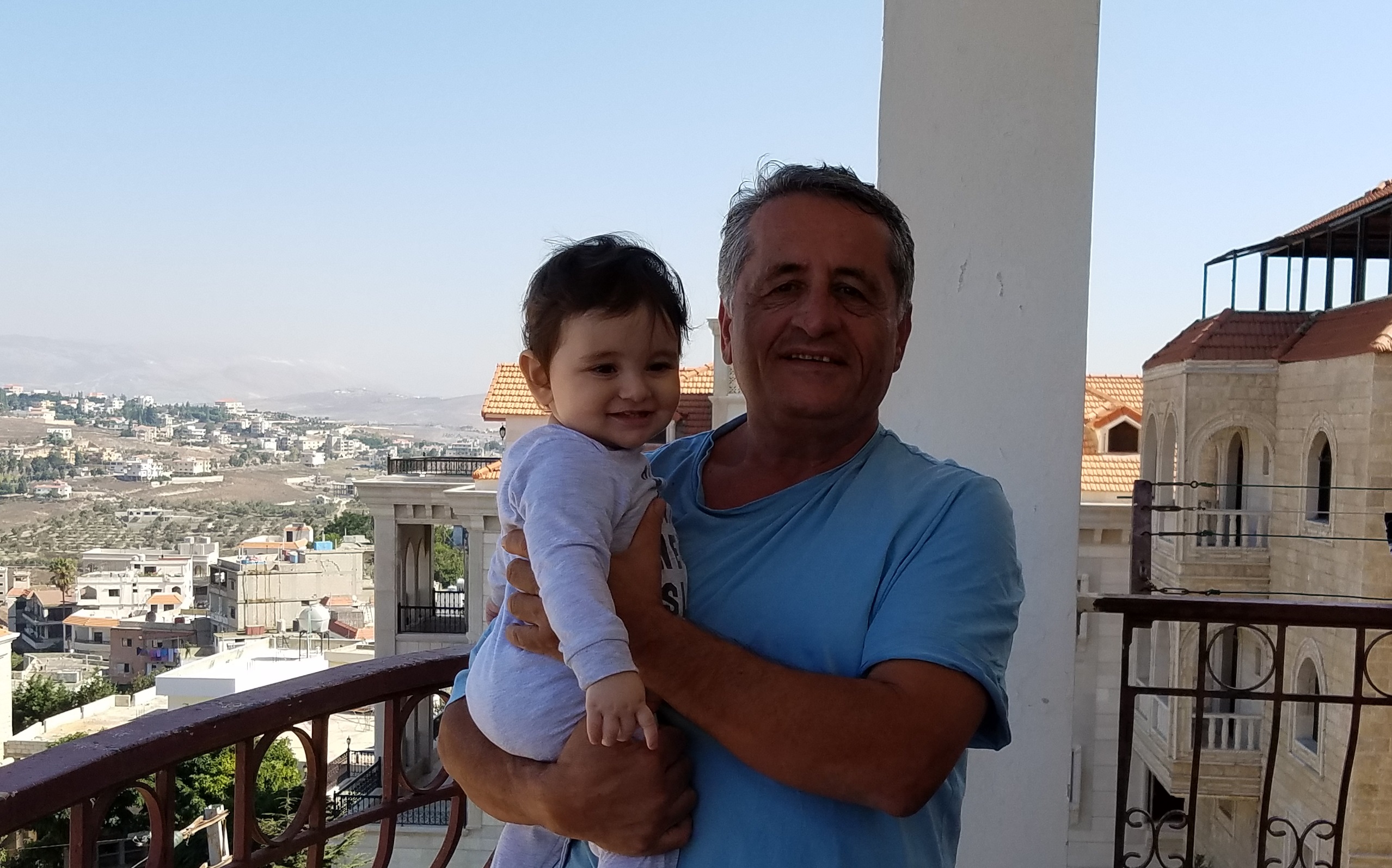 المهندس أسعد رشيدي وحفيده ساري