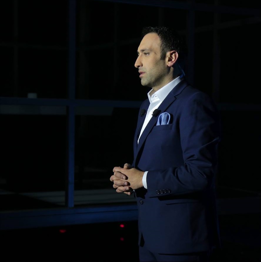 الإعلامي المتألق تمام بليق، الخبير في فكّ \