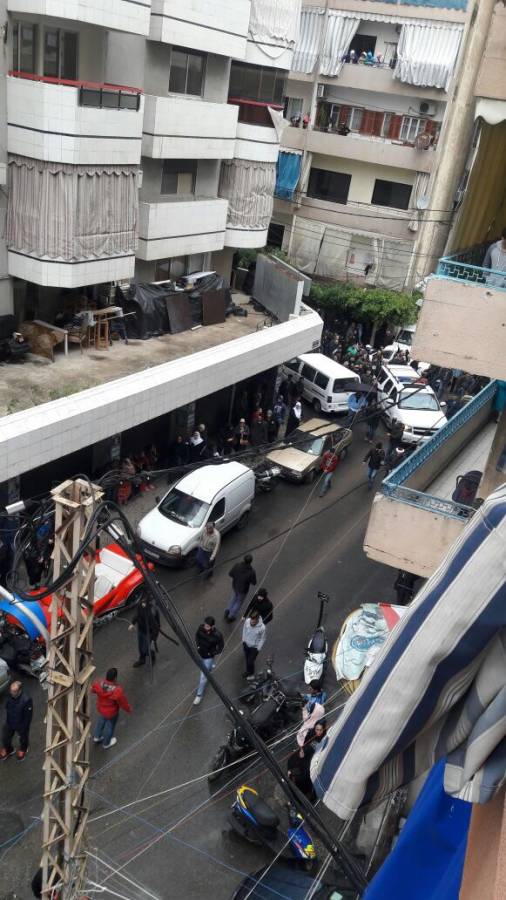 في الشارع حيث حلت الكارثة.