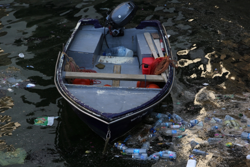مصدر مياه معظم الآبار الارتوازية في بيروت هو البحر الذي تصب فيه مياه الصرف الصحي وعصارات النفايات والمصانع