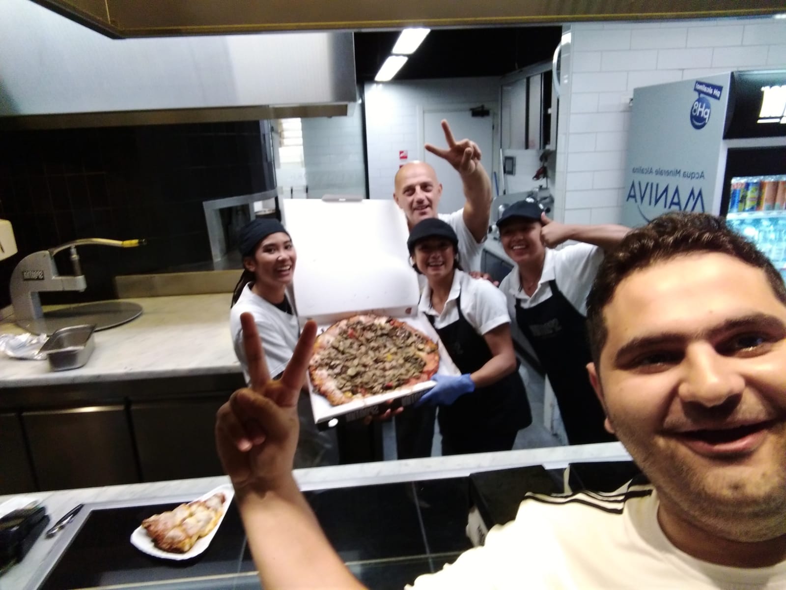 الدكتور لؤي في صورة من وحي المناسبة