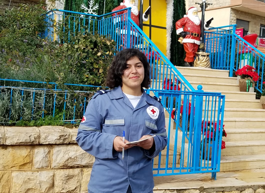 تلك الصبيّة.. أضفى عليها الزيّ الذي تلبسه جمالاً مضافاً