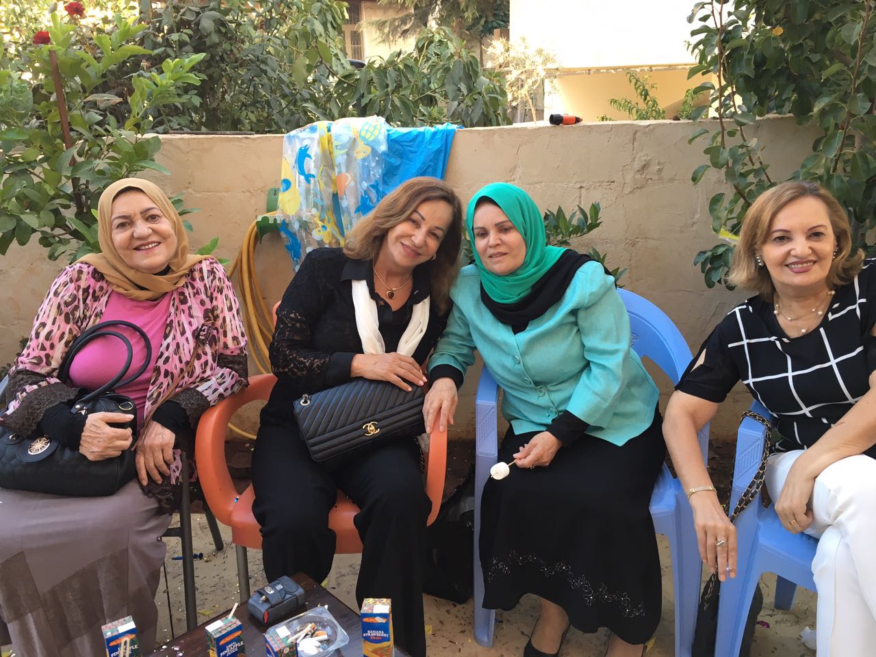 الترابط العائلي والصداقة الحقّة.. سرّ السعادة