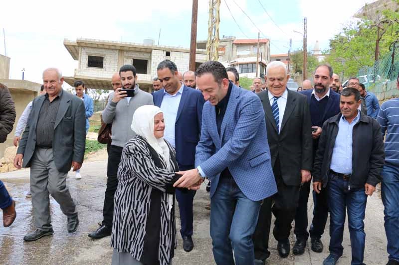 المرشح عن المقعد السني في حاصبيا ومرجعيون عماد الخطيب خلال الجولة في كفرشوبا