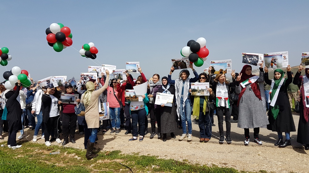 لنساء لقافلة وعد التحرير في سهل مرجعيون عند الحدود