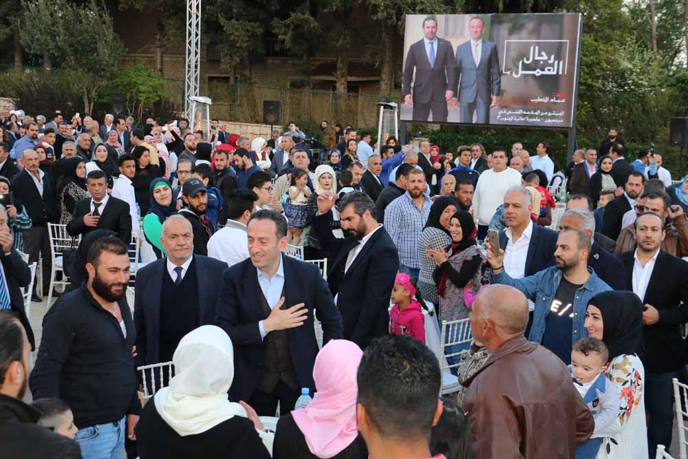 الخطيب يحيي الحضور