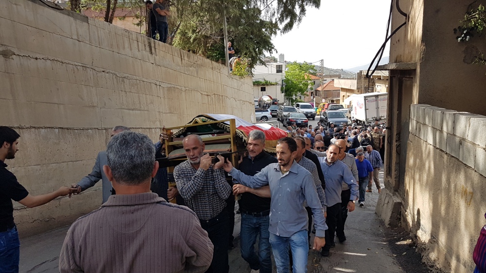 ويوارى الثرى في جبانة البلدة