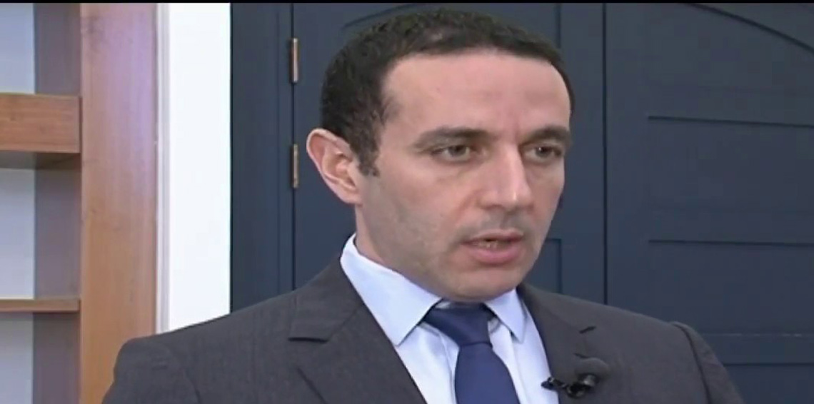 يريدون «رأس نادر»