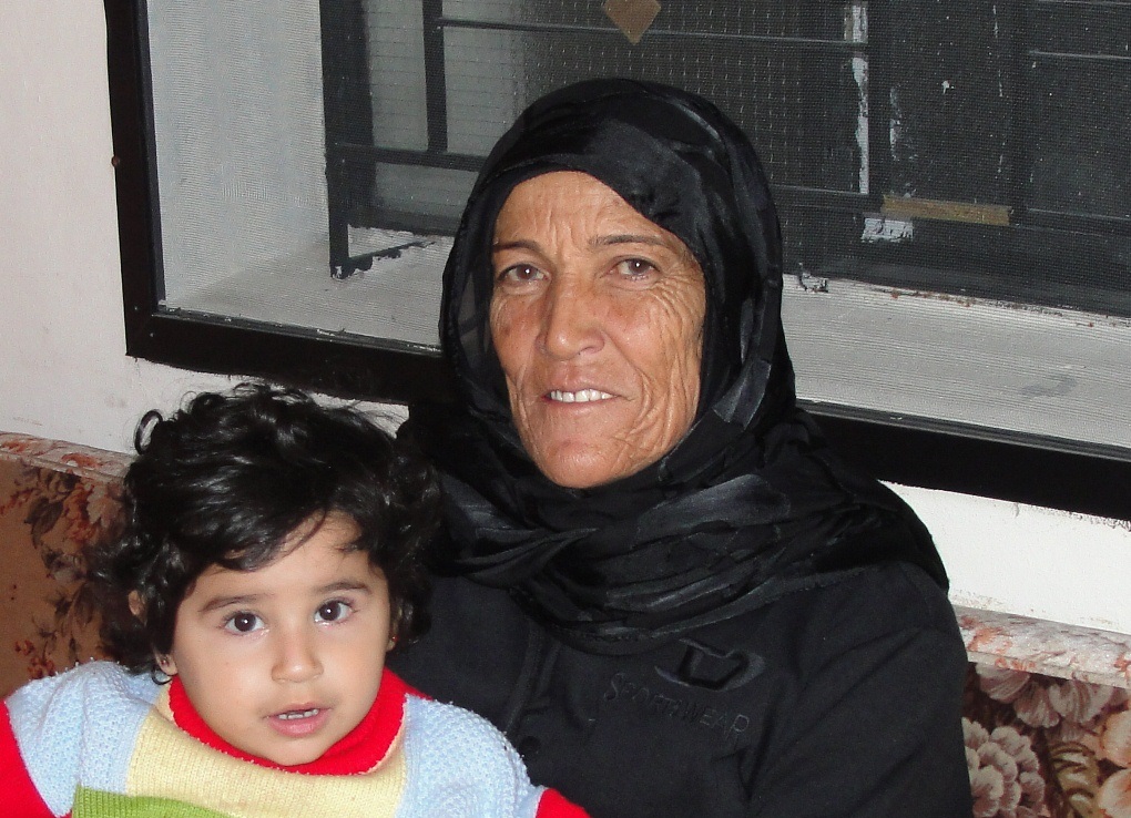 الممرضة نازك خريس تروي حكايتها وهي تحضن \\