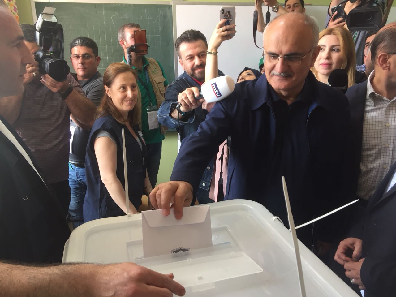 الوزير علي حسن خليل اثناء إدلائه بصوته صباح اليوم في الخيام