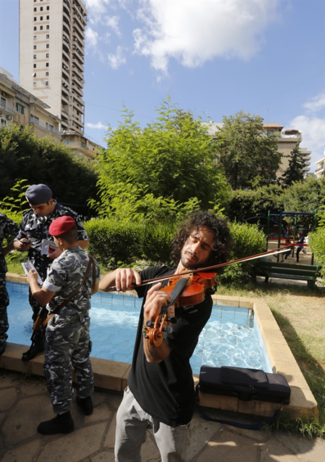 عناصر حرس الحديقة قالوا إنّهم يُنفّذون أوامر مُحافظ المدينة القاضي زياد شبيب(مروان طحطح)