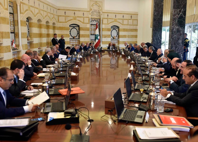 مخرج التأليف بيد عون والحريري