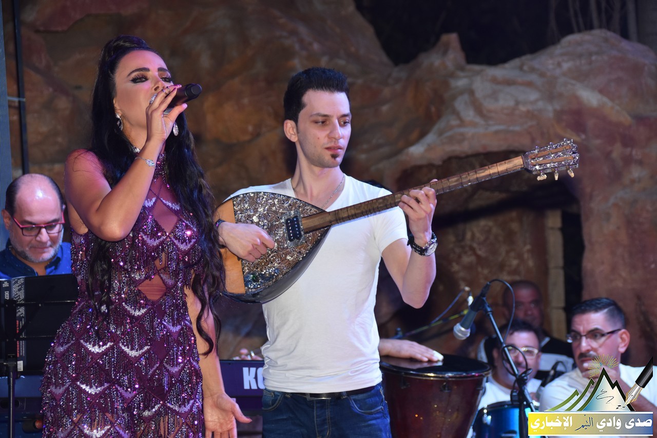 الفنانة ليال عبود