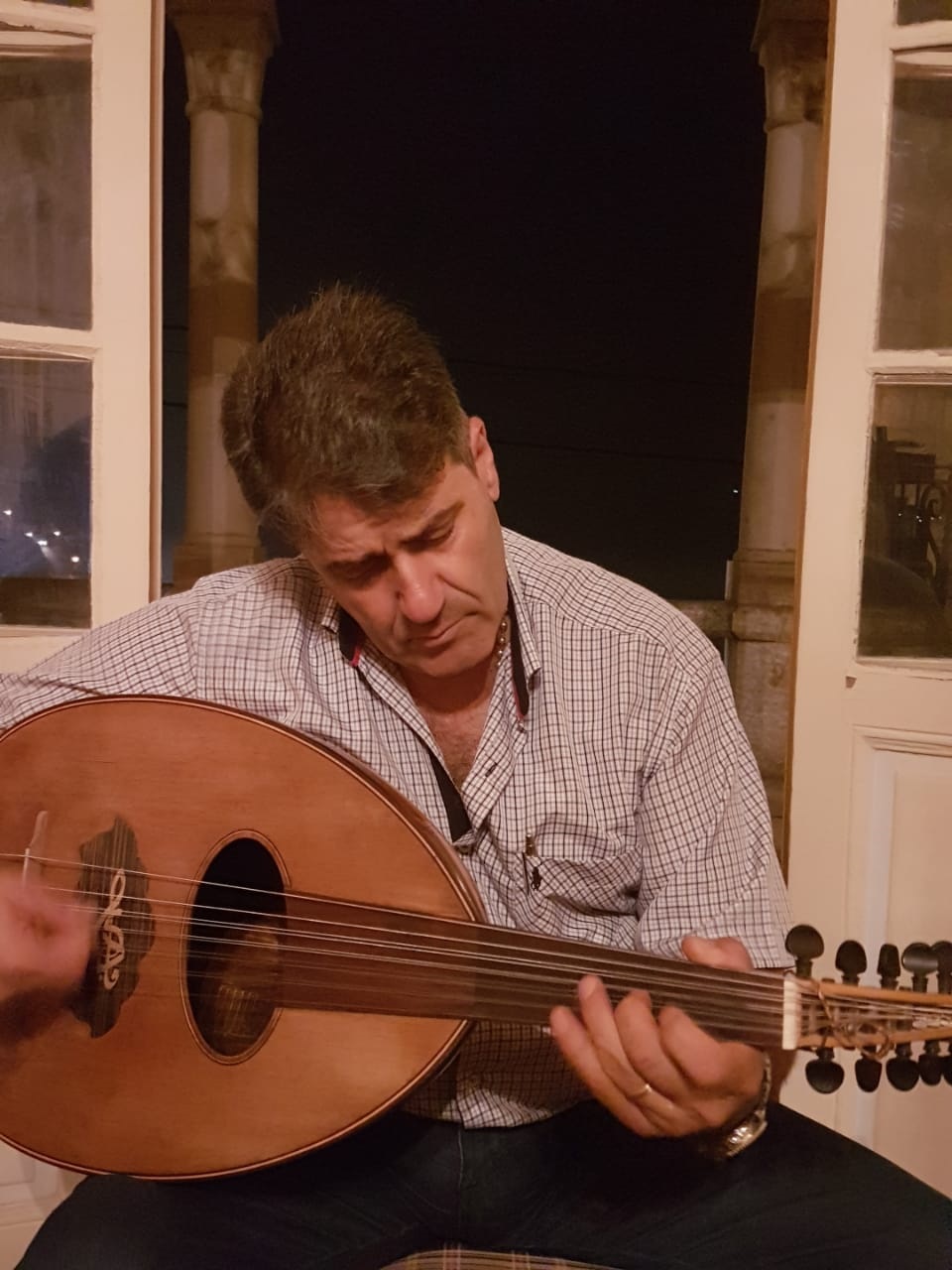  المطرب ضاهر سليم مع إيقاع نغمات العود